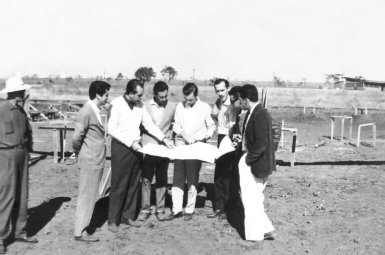 Dia 30 de abril de 1960, escolha do local para as primeiras obras do Iate Clube de Brasília.