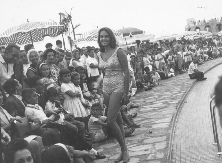 Desfile de uma das atletas do Balé R.J.Aquático