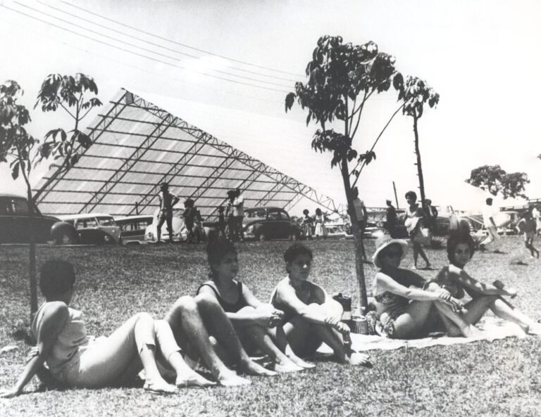 Início da construção do ginásio