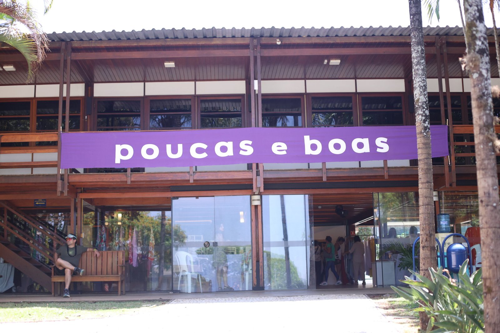 Poucas e Boas  Art & Design