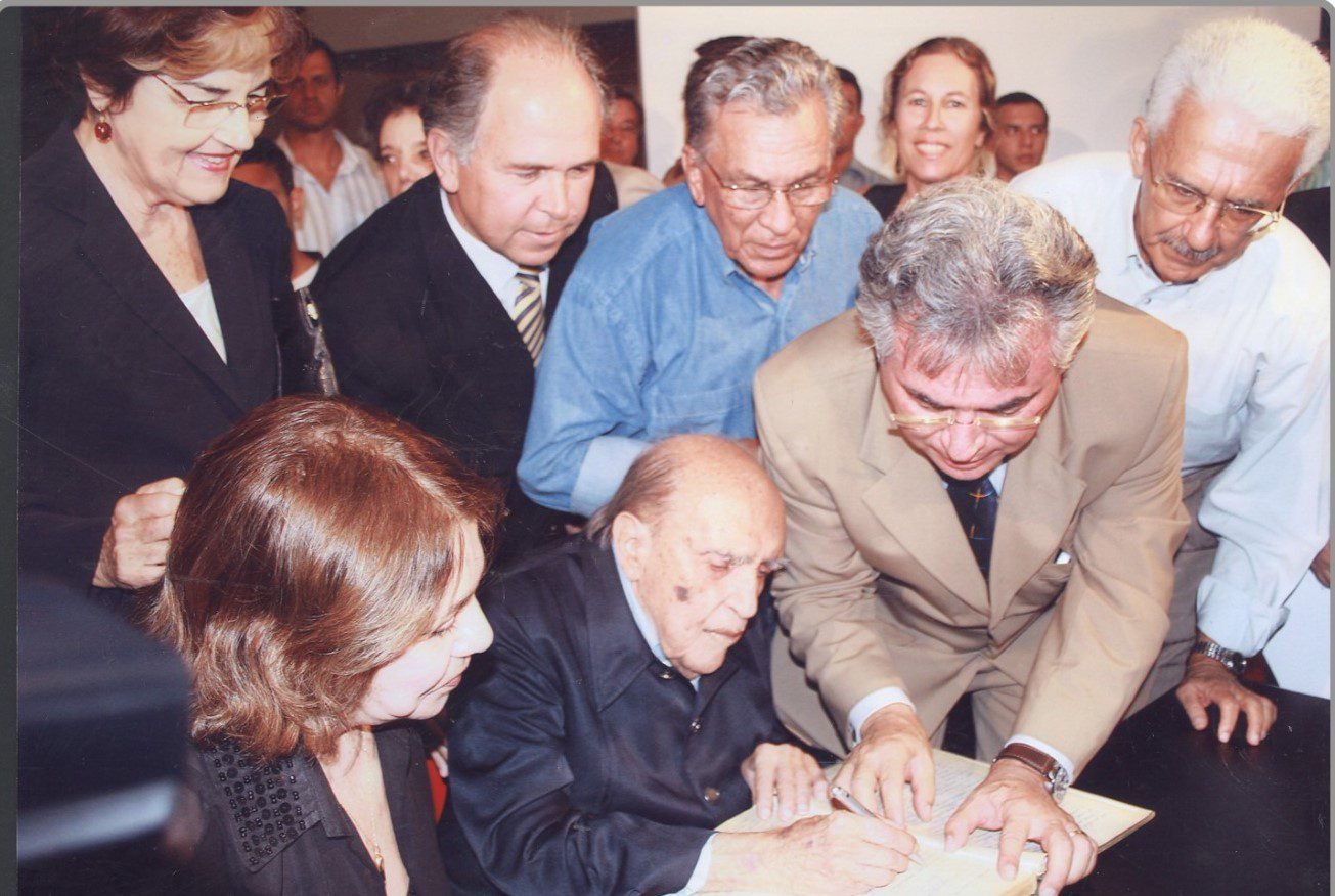 Assinatura de Oscar Nieimayer