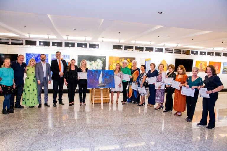 Exposição Elas & Elas na Arte